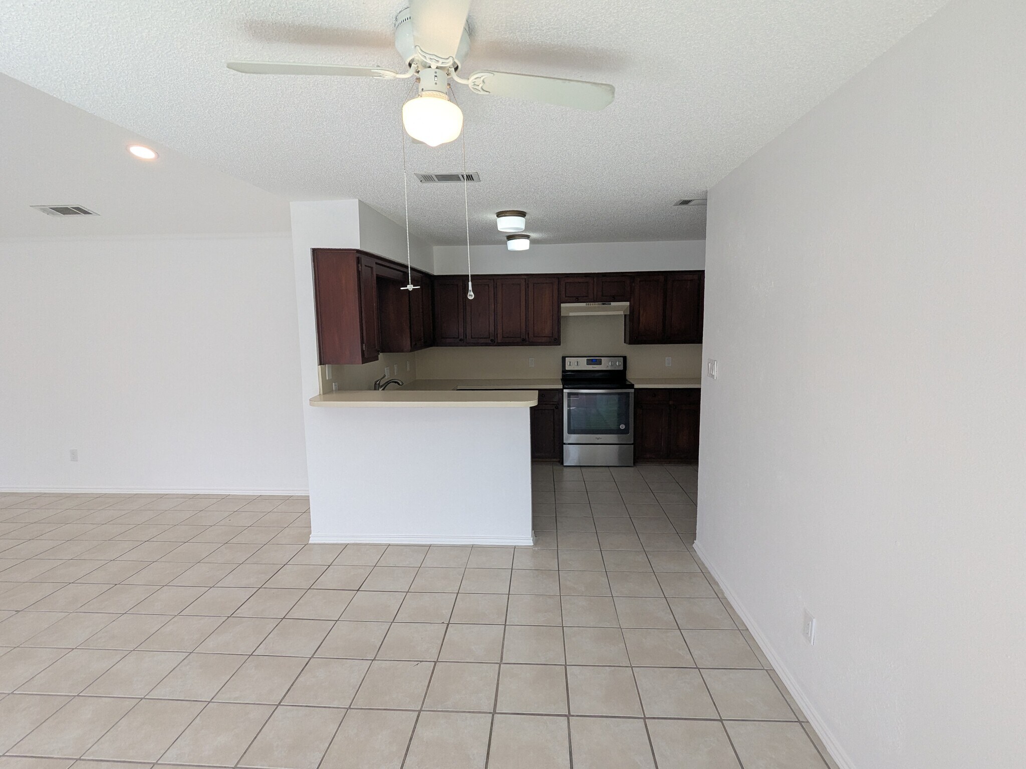 Building Photo - 2410 Cordoba Dr