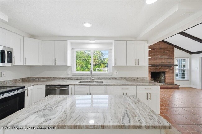 Building Photo - 7527 Hatteras Dr