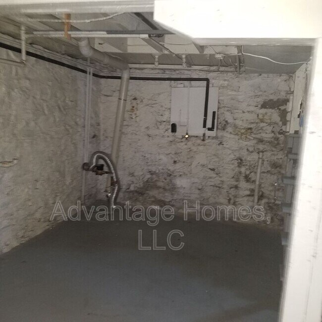 Building Photo - 4235 Mercier St