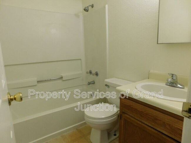 Building Photo - 433 Pendleton St