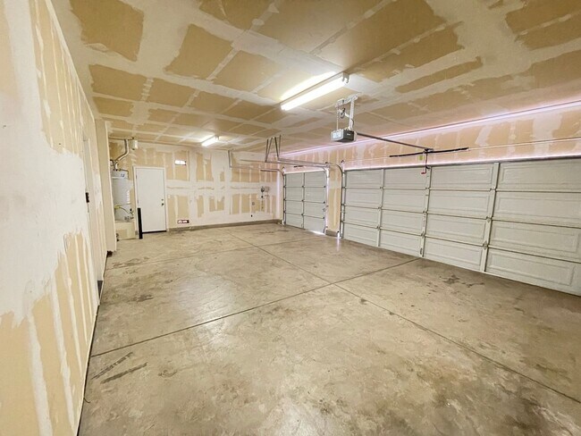 Building Photo - 5301 Lotus Pond Way