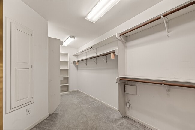 Building Photo - 2043 Park Grand Rd