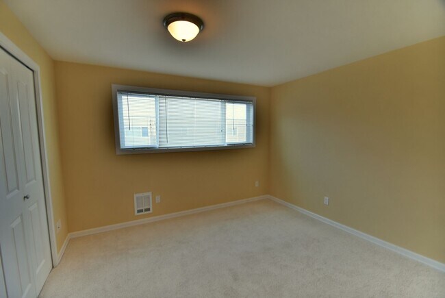 Building Photo - 2Bd/1.5Ba Edmonds Condo