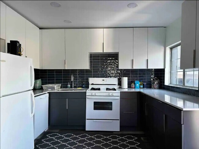 Building Photo - 1192 Innes Ave