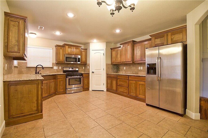 Building Photo - 3007 SW Waterleaf Ave
