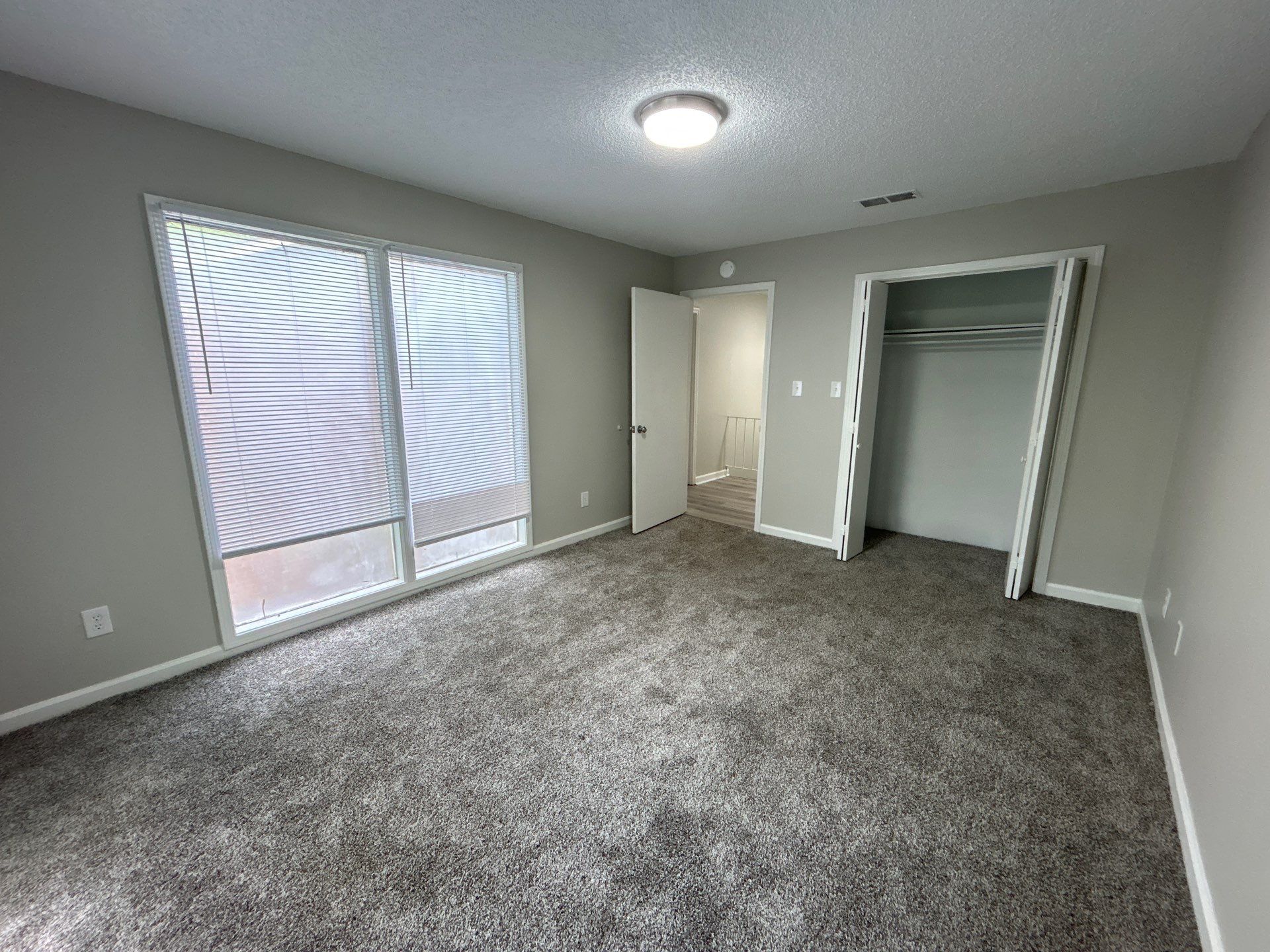 Building Photo - 45 Woodmont Dr