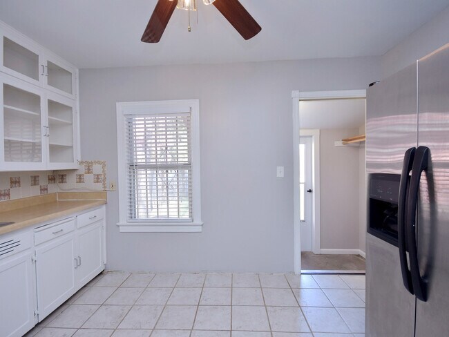 Building Photo - Charming 2 bed/1 bath home in the East side