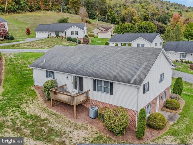 Building Photo - 73 Garden Dr