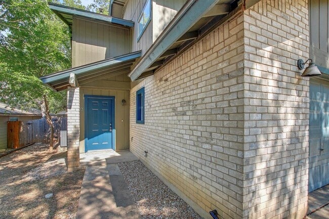 Building Photo - 2414 Burleson Ct