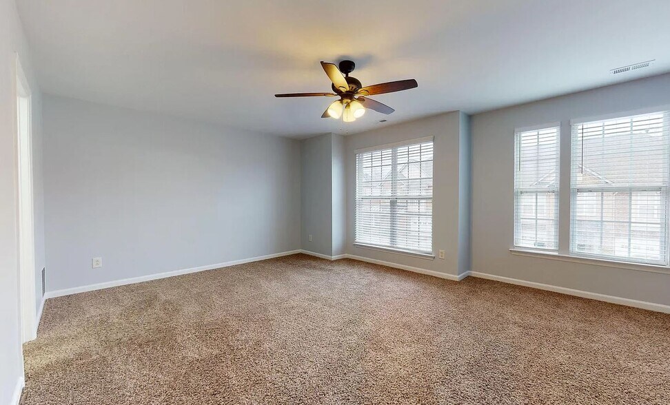 Building Photo - 9806 Blackwell Dr