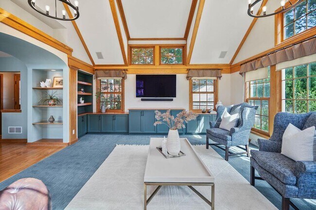 Building Photo - 5160 N Kent Ave