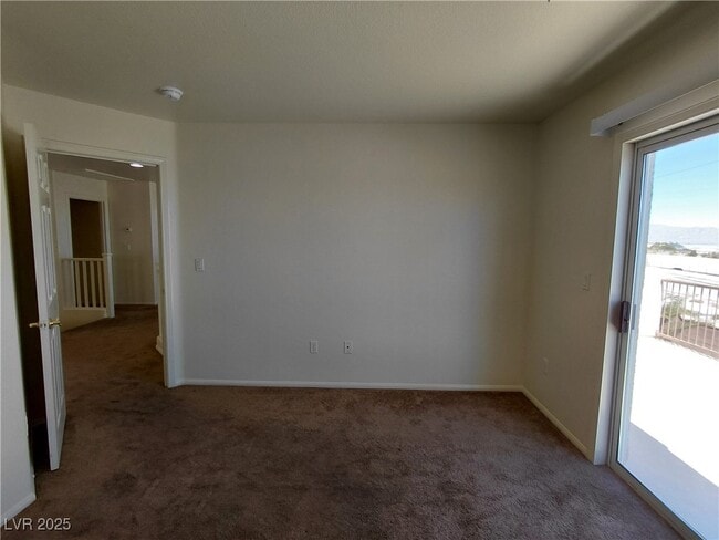 Building Photo - 452 Crocus Hill St