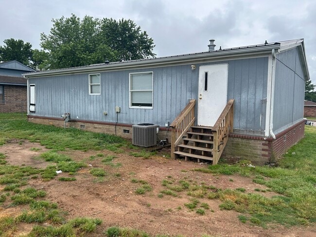 Building Photo - 3 bed 2 bath house