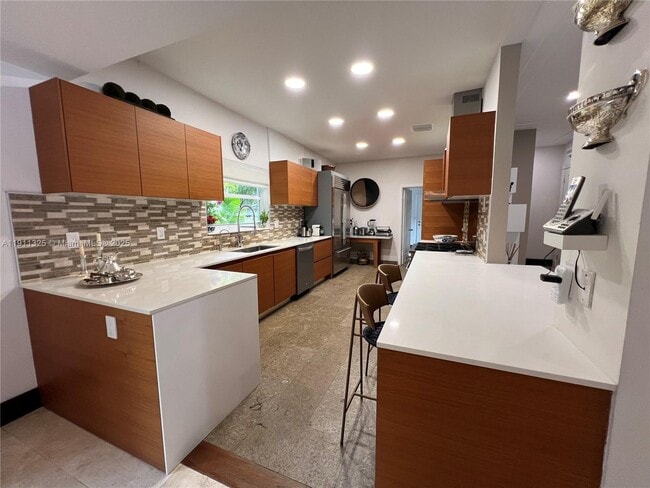 Building Photo - 247 Shore Dr S