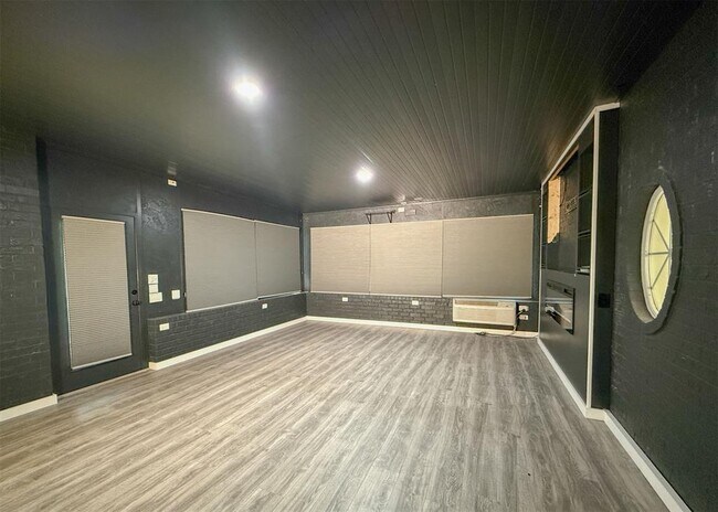 Building Photo - 16517 Tonka Trail