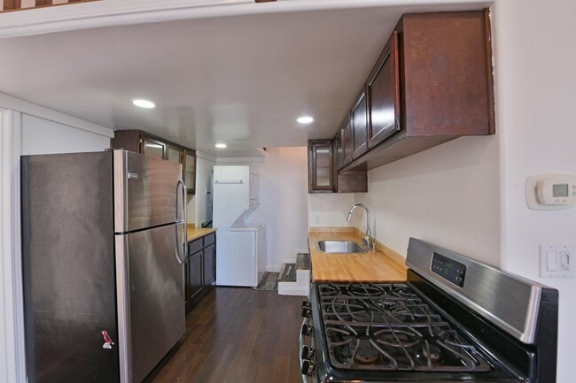 Building Photo - 7929 Blackburn Ave