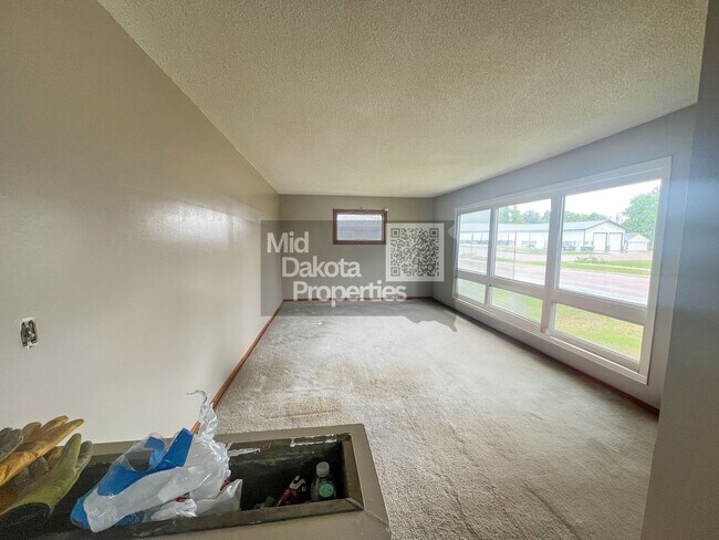 Building Photo - 602 E Ash St