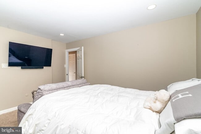 Building Photo - 251 Fir Tree Ct