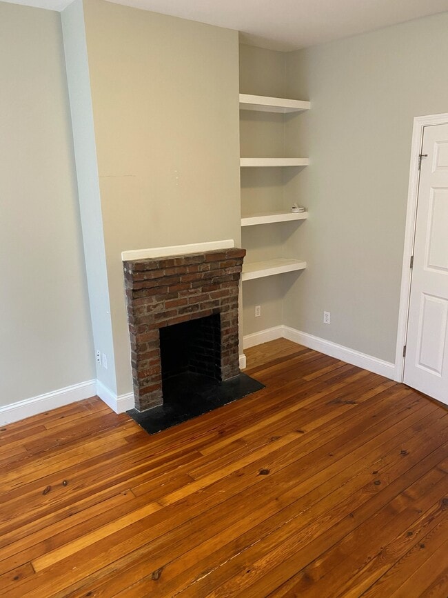 Building Photo - 36 Anderson St