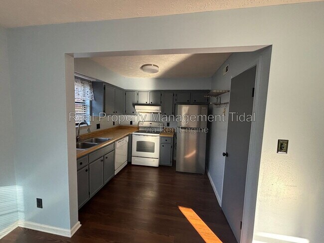 Building Photo - 361 Circuit Ln