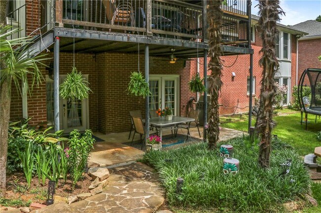 Building Photo - 5647 Queensborough Dr