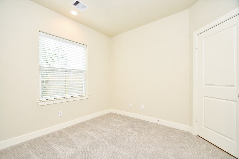 Building Photo - 2307 Warhol Wy