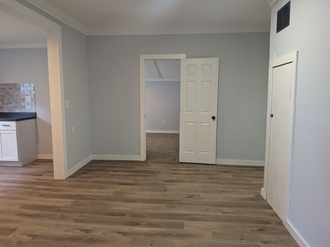 Building Photo - Move in Ready 4 Bed 2 Bath House