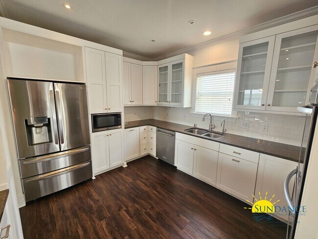 Building Photo - 360 Tradewinds Dr