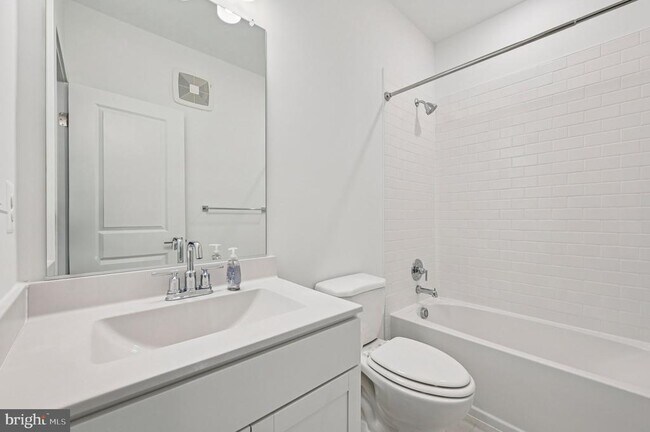 Building Photo - 2506 W Peninsula Dr