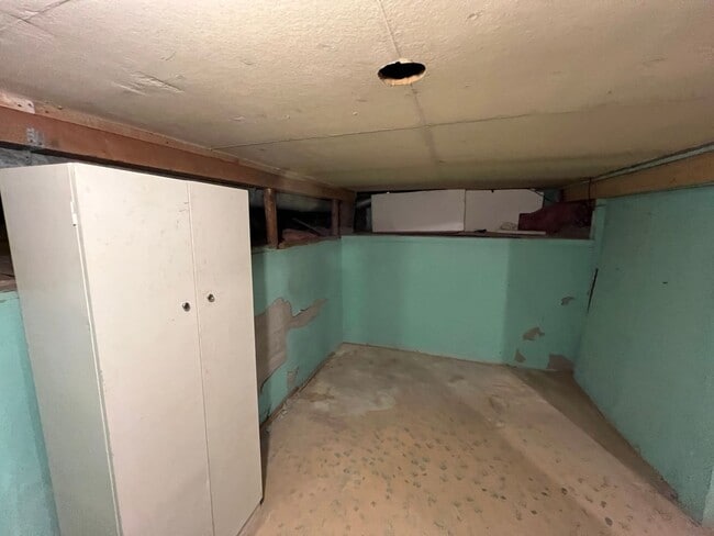 Building Photo - 1-2 Bedroom 1 Bath House with Garage, Newl...