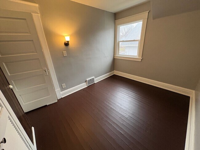 Building Photo - Move-In Ready 3BR Single-Family Home Near Goodyear Heights Metro Park