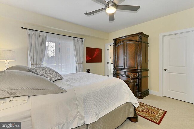 Building Photo - 1915 Main Line Blvd