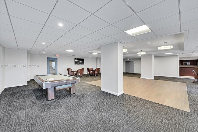 Building Photo - 3015 N Ocean Blvd