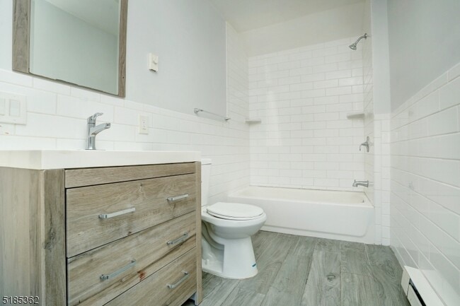 Building Photo - 26 Manito Ave