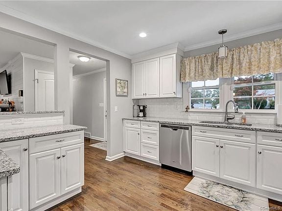 Building Photo - 35 Delwood Rd