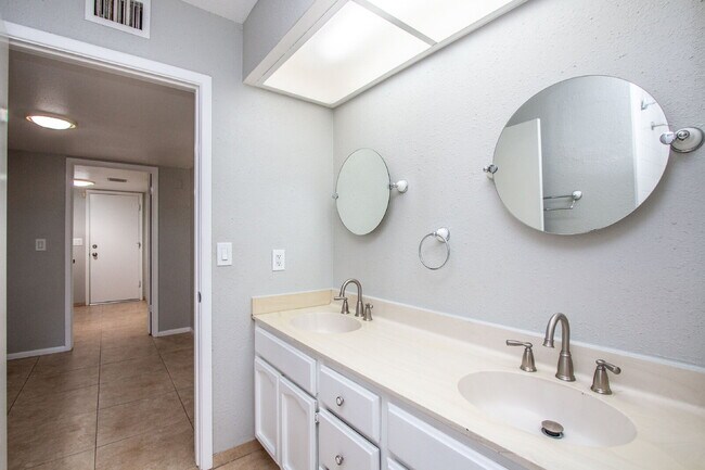 Building Photo - 4BR Entertainers Dream, McCormick Ranch