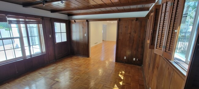 Building Photo - 661 Warner Ave