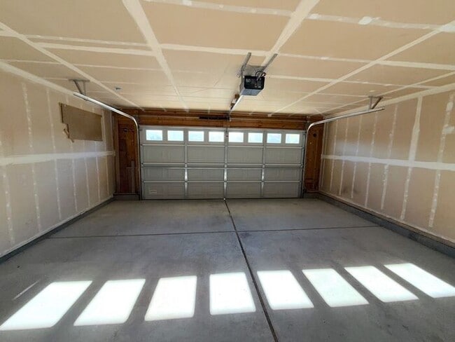 Building Photo - NW Reno Single Story House - 2 Car Garage/Fully Landscaped Yard