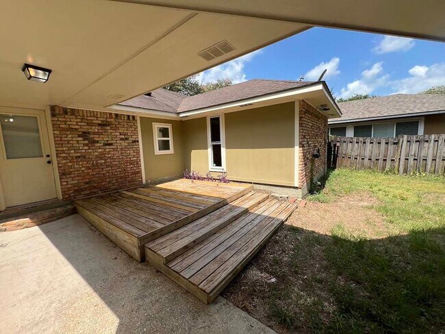 Building Photo - 13235 Country Park Ave
