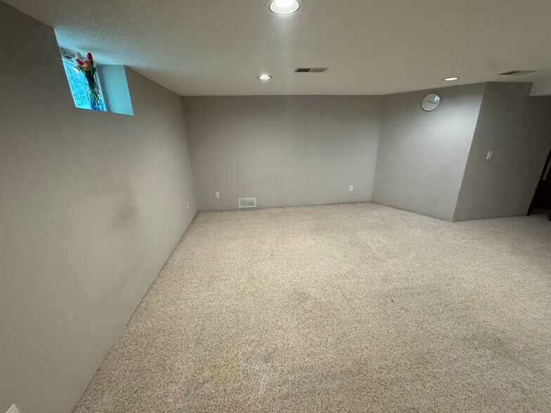 Building Photo - 4760 Dominick Dr