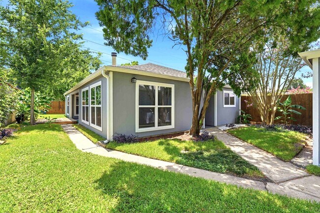 Building Photo - 16007 Ridgegreen Dr