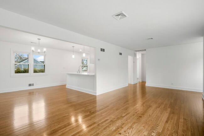 Building Photo - 319 Wagner Ave