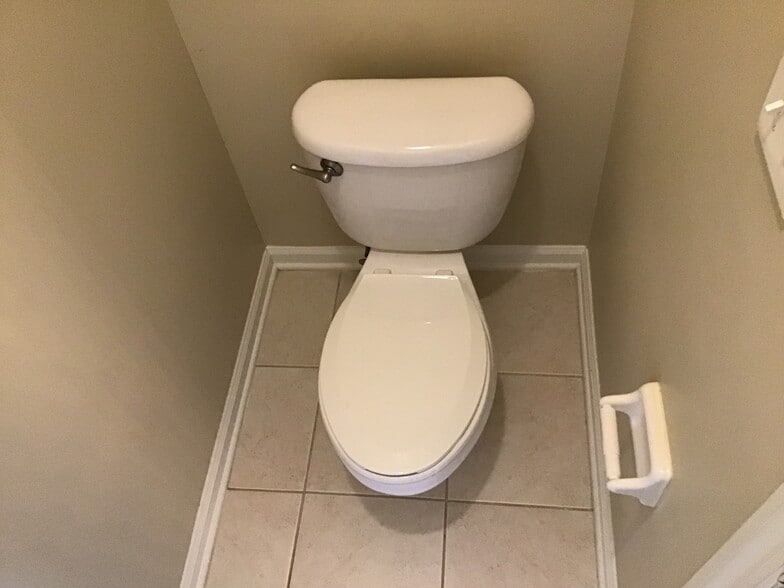 Building Photo - 671 Southland Ln