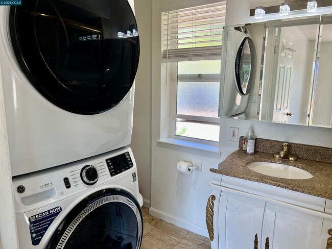 Building Photo - 35.5 Kent Ct