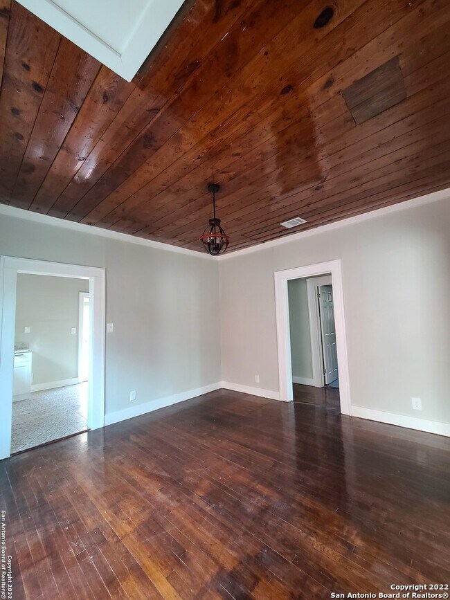 Building Photo - 719 Bailey Ave