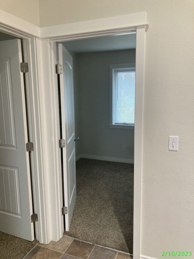 Building Photo - 1020 NE 12th St