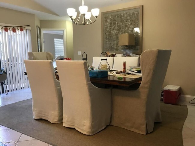 Building Photo - 3 br, 2 bath Townhome - 9087 SW 22nd St Apt A