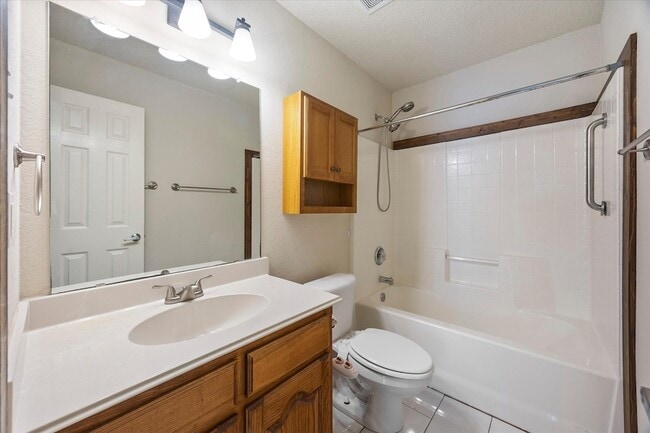 Building Photo - 2701 Redwood St