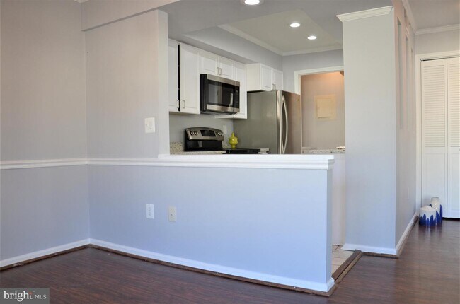 Building Photo - 3311 Lakeside View Dr
