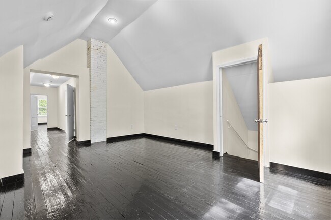 Building Photo - 144 Gilbert Ave
